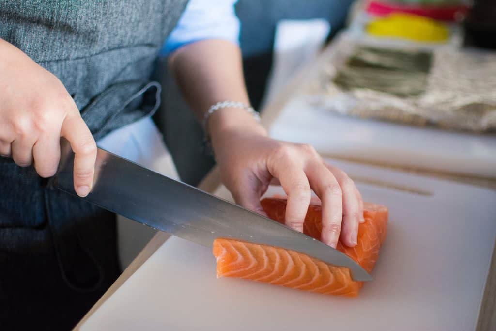鮭魚粥事前處理，小心別誤食這幾個部位有毒素！（圖片來源：pexels）