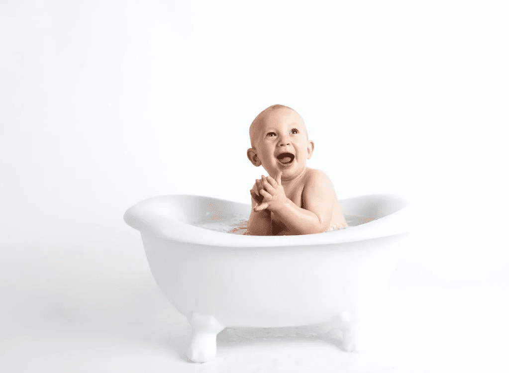 選擇 pH值中性至弱酸性區間的寶寶沐浴乳，是對寶寶肌膚最好的選擇／圖取自 Pexels